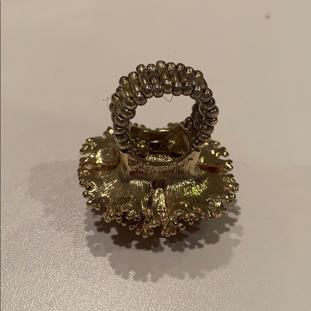 Floral statement ring - Picture 3 of 3